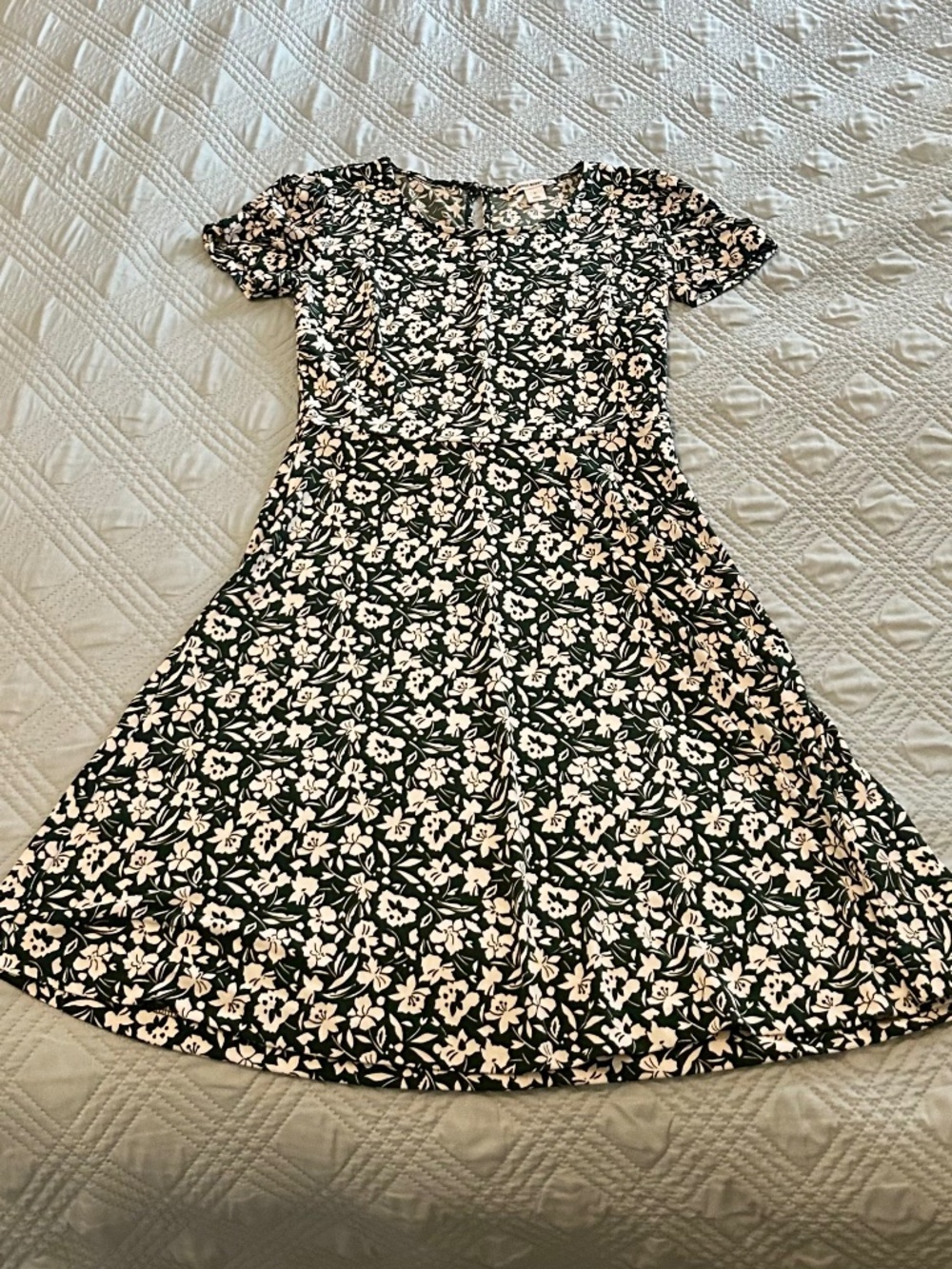AMAZON ESSENTIALS Women’s Green Floral Dress, Size Small